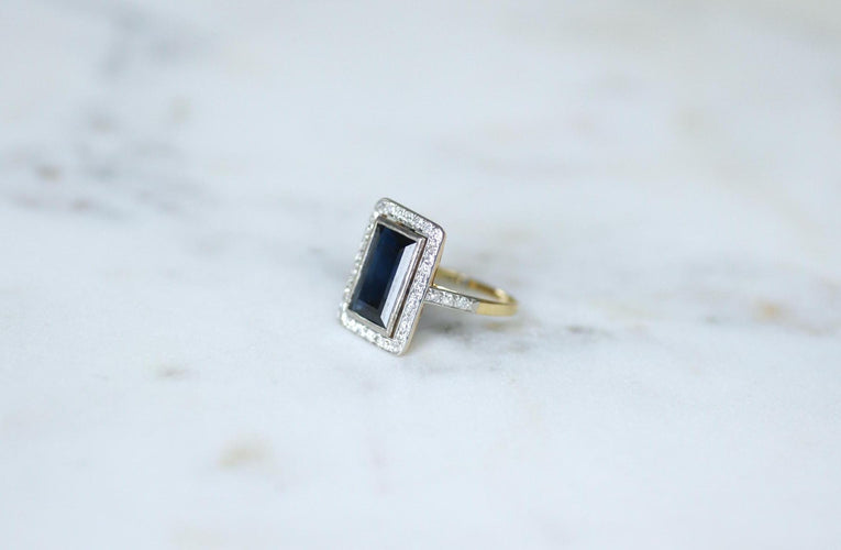 Bague 55 Bague Rectangle Art Déco or jaune, platine, saphir 4,40 Cts et diamants 58 Facettes