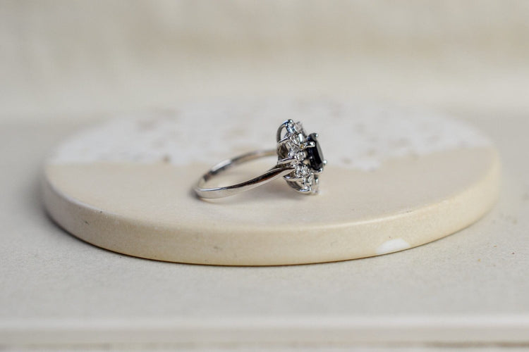 Bague 49 Bague Marguerite Or blanc Saphir 58 Facettes 3662