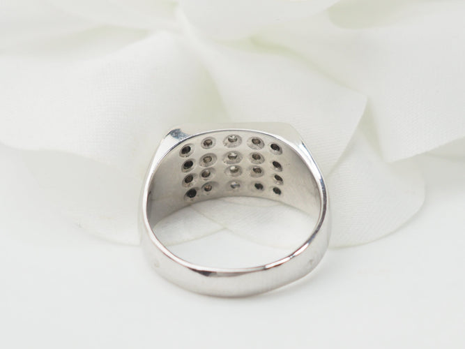 Bague 53.5 Bague chevalière en or blanc et diamants 58 Facettes 33267