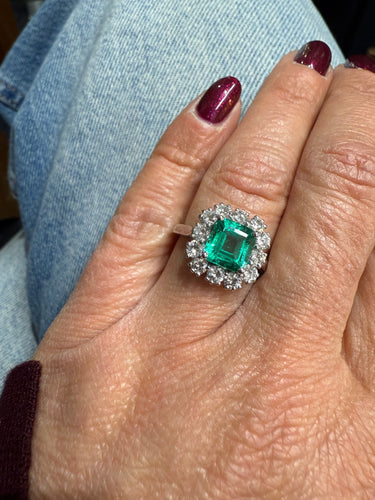 Bague 53 Bague Marguerite Or blanc Émeraude 1,69 carats et Diamants 58 Facettes 1.0000493/1