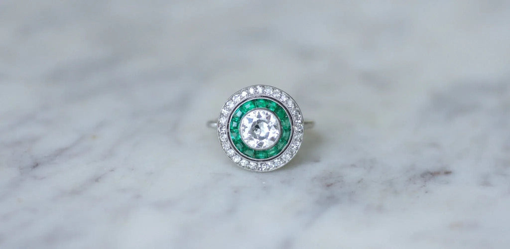Bague Bague cible halo diamant et émeraudes calibrées 58 Facettes