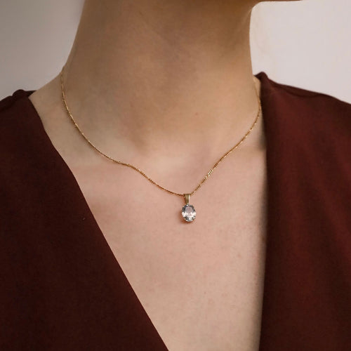 18 ayar sarı altın, fasetli yastık şeklindeki akuamarin kolye