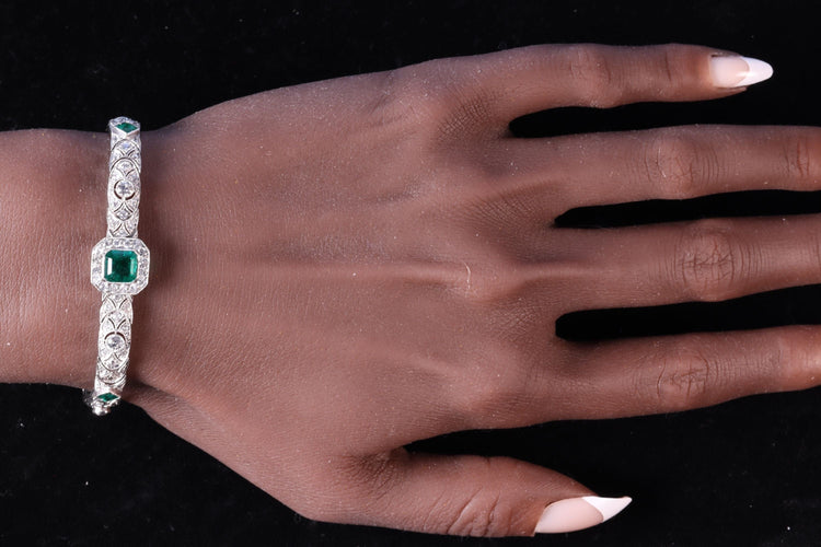复古奢华：1920年代精美的铂金手链Art Deco，镶嵌钻石和祖母绿 