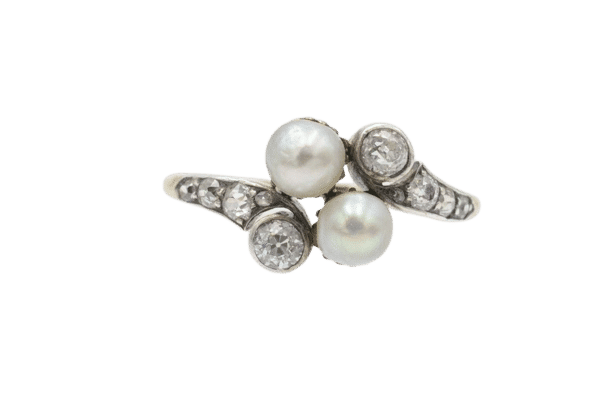 Bague 54 Bague ancienne Art Nouveau en or jaune ornée de perles et de diamants, début du XXe siècle 58 Facettes 11387