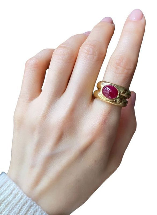 Important ring, in yellow gold and ruby