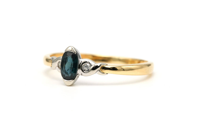 Bague 52 Bague contemporaine en or jaune 18 carats sertie d'un saphir et de diamants "taille" brillant (0,028 ct) 58 Facettes B752