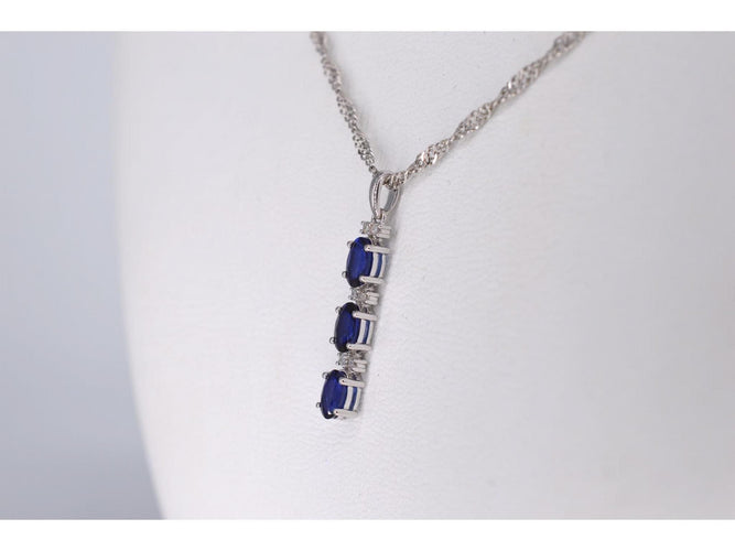 Pendentif Pendentif en or blanc avec diamants et saphir 58 Facettes 2136