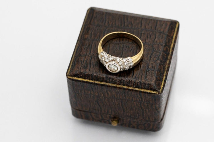 Bague 56 Bague vintage en or avec diamants. 58 Facettes JP01