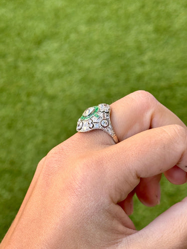 Bague 57 Bague de style Art déco en platine avec diamants et émeraudes 58 Facettes