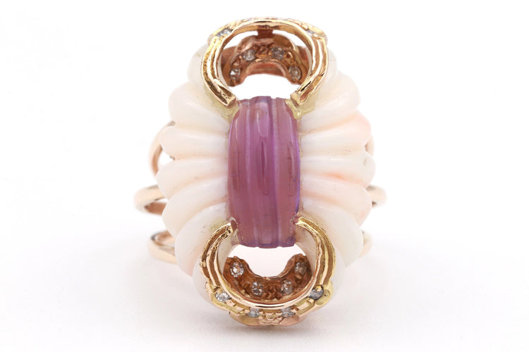 Bague 57 Bague Années 70 en or jaune, corail blanc, diamants et améthyste 58 Facettes 19139