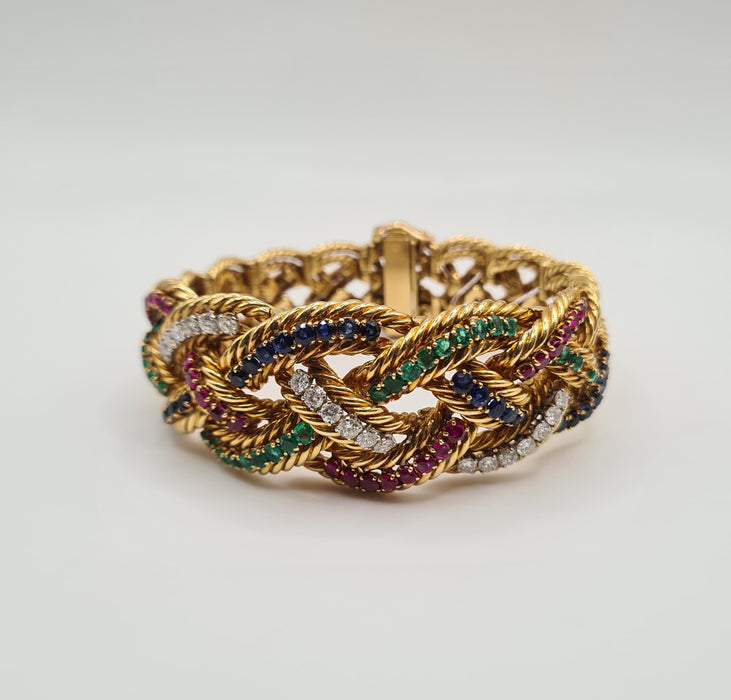 Boucheron - Brazalete de oro amarillo engastado con diamantes, zafiros, esmeraldas y rubíes.