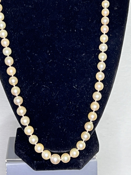 Halsketten mit Akoya-Zuchtperlen