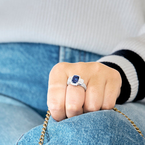 Bague 53 Bague or blanc, saphir radiant et diamants 58 Facettes