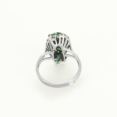 Bague 57 Bague en or blanc, diamants et émeraudes 58 Facettes CAN1416