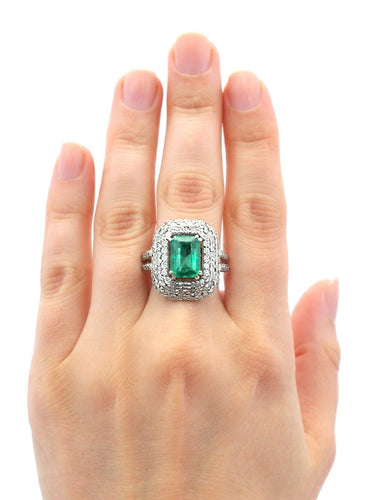 Bague 60 Bague en or blanc massif 18 carats sertie d'une émeraude colombienne et de diamants. 58 Facettes