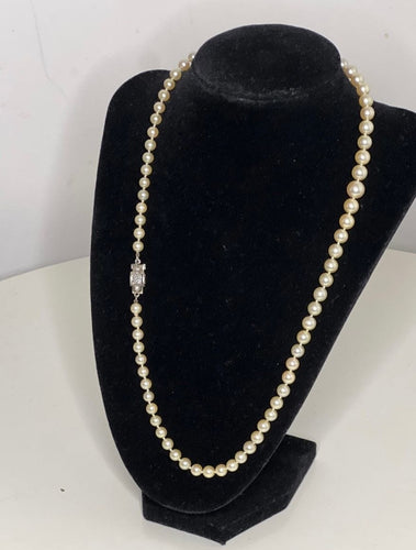 Collier Collier Art Déco 77 perles de culture, Fermoir Or et Diamants 55 Cm 58 Facettes