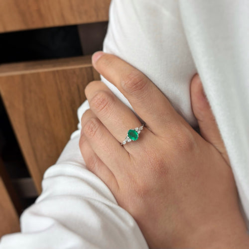 Bague 54 Bague - Or blanc, Diamants & Emeraude 58 Facettes 250201R