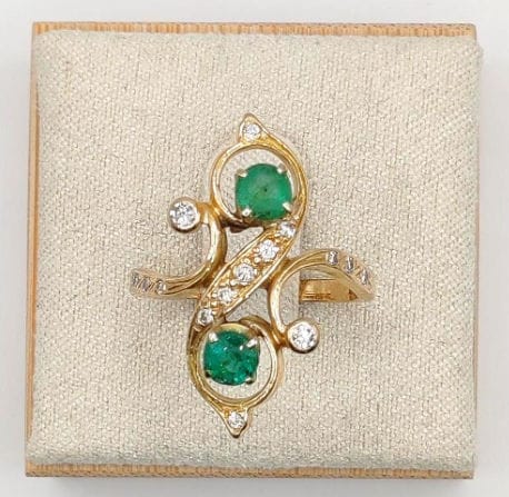 Bague 52 Bague Toi & Moi en or jaune ornée de deux émeraudes et torsadée de diamants 58 Facettes