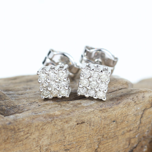 Boucles d'oreilles Boucles d'oreilles en or blanc serties de diamants taille brillant 58 Facettes J020000142