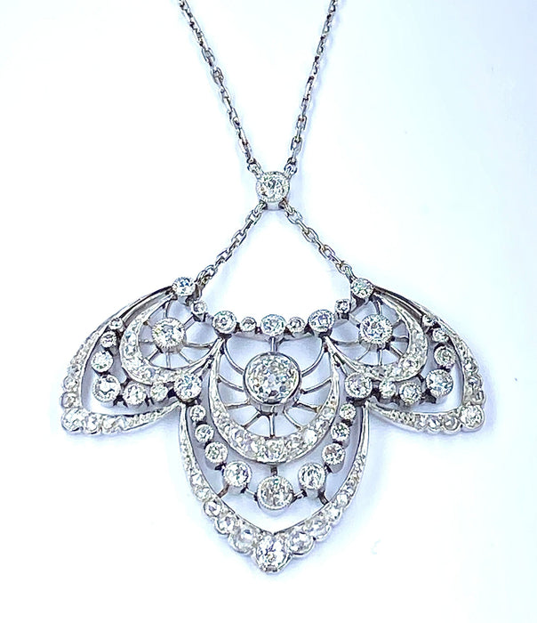 Collar con colgante en platino, diamantes, período 1900