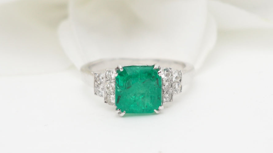 Bague 50 Bague en or blanc, émeraude de Colombie et diamants 58 Facettes 32633