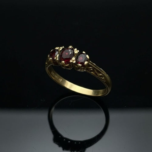 Bague Bague anglaise « Trilogie » avec grenat pyrope 58 Facettes