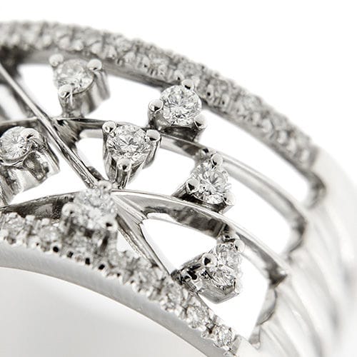 Bague Bague en or blanc sertie de diamants 58 Facettes 24534