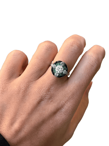 Bague 56 Bague de style Art déco en platine ornée de diamants, d'émeraudes et d'onyx 58 Facettes