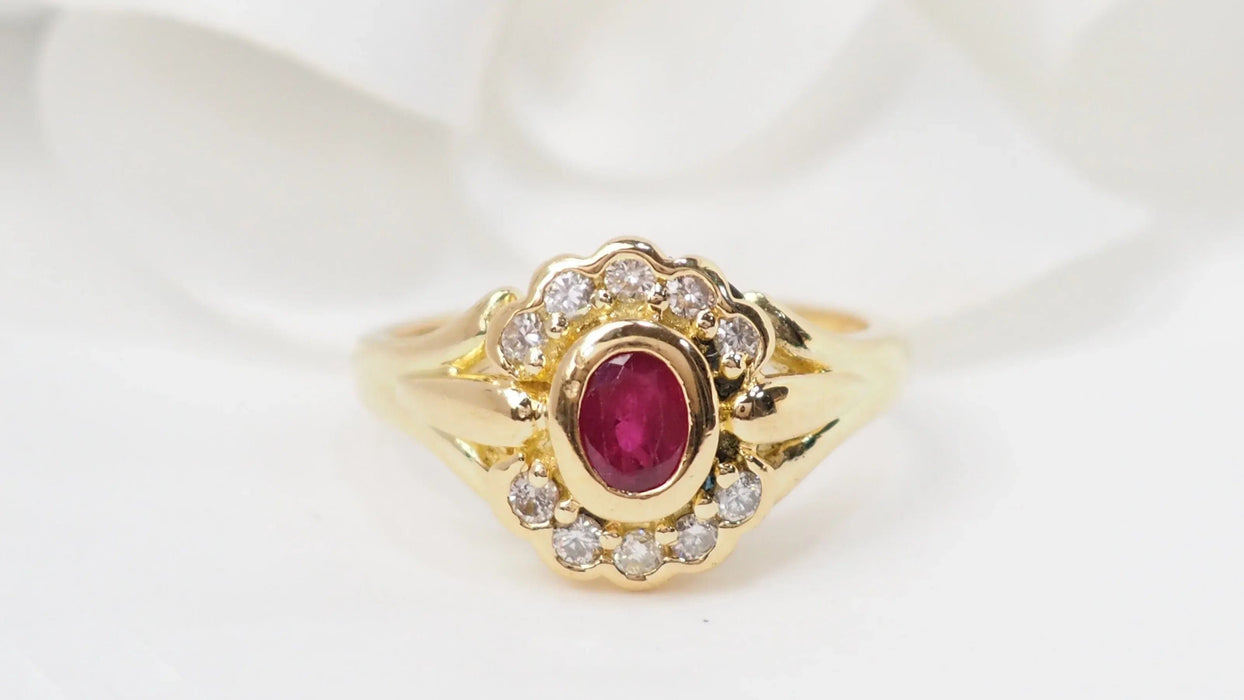 Bague 53 Bague marguerite en or jaune, rubis et diamants 58 Facettes 22842