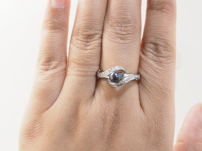 Bague 60 Bague en or blanc, perle de Tahiti et diamants 58 Facettes 26570