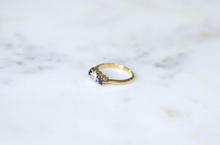 Bague 51 Bague Jarretière Ancienne Or Jaune, Saphirs et Diamants 58 Facettes