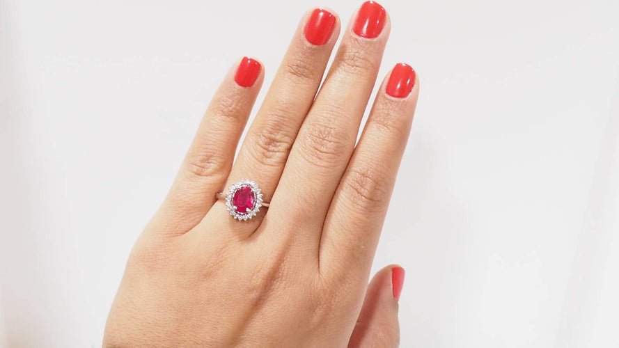 Bague 59.5 Bague marguerite en or blanc, rubis et diamants 58 Facettes 4833