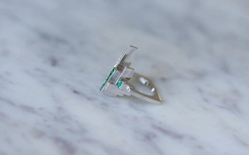 Bague 47 Bague Jean Vendôme Diamants et Emeraudes sur Or Blanc 58 Facettes