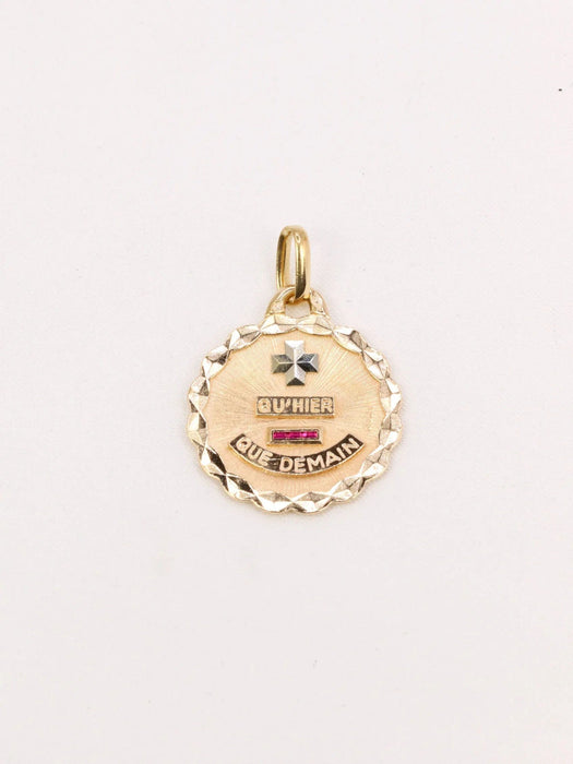 Pendentif AUGIS - Médaille amour ronde or jaune rubis 58 Facettes J511