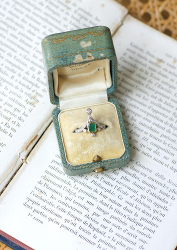 Bague 54 Bague Duchesse or jaune, platine, émeraude et diamants 58 Facettes