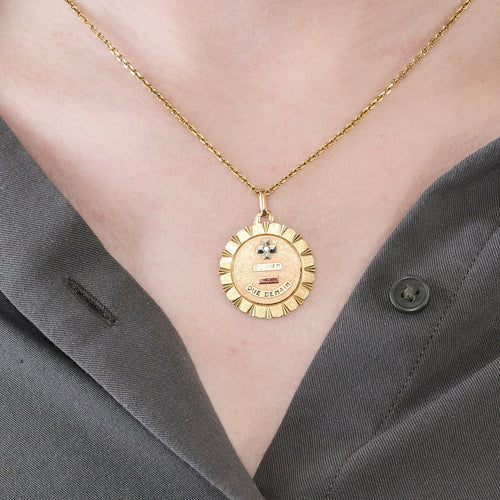 AUGIS - Medaglia dell'amore in oro giallo, diamante e rubino sintetico