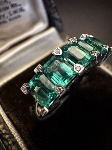 54 Bague - anneau avec émeraudes et diamants 58 Facettes