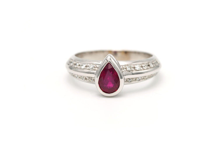 Bague 56 Bague en or blanc sertie d'un rubis et de diamants 58 Facettes 22260