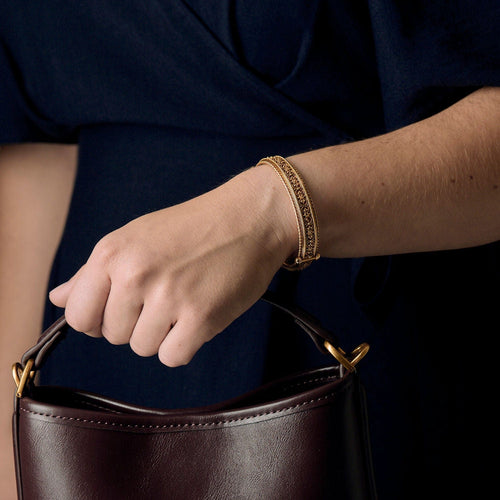 Bracelet Bracelet jonc en or jaune à motif de fleurs 58 Facettes NAR0688