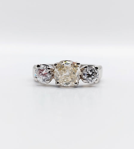 Inel tip jonc Art Deco din Platină și diamante (1,30 ct + 0,90 ct) 