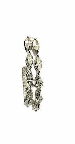 Boucles d'oreilles Créoles en or blanc 18 carats et diamants navettes 58 Facettes