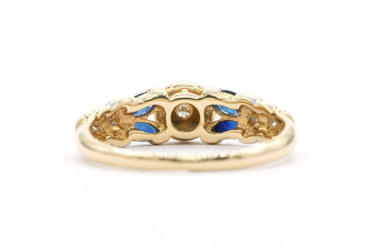 Bague 51 Bague contemporaine en or jaune sertie de saphirs et de diamants 58 Facettes 21646