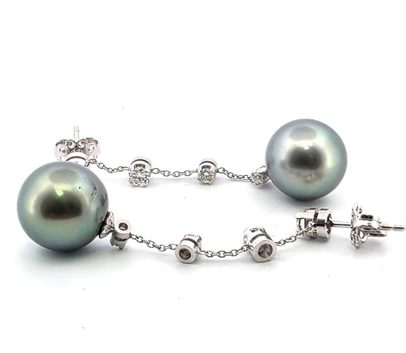 Boucles d'oreilles Boucles d'oreilles en or blanc 18 carats avec perles de Tahiti et diamants 58 Facettes