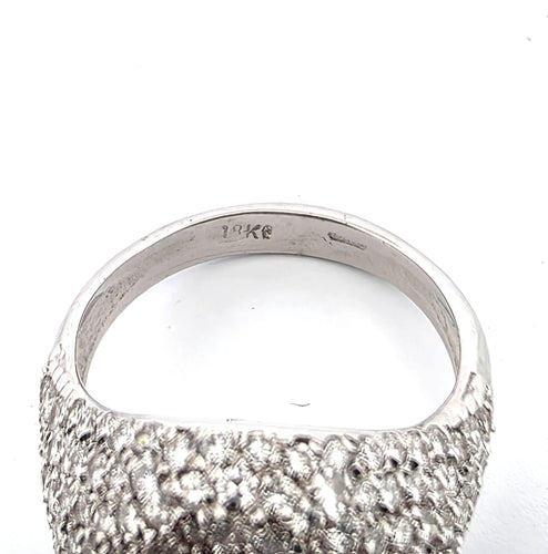 Bague 52 Superbe bague en or jaune avec saphir central et pavé de diamants tout autour 58 Facettes