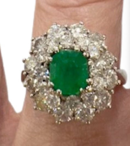 Bague 50 Bague design rétro en or blanc avec diamants et émeraudes 58 Facettes Q264B