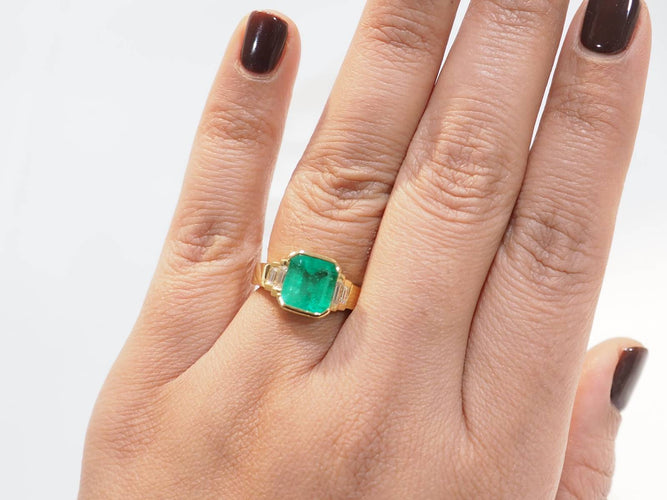 Bague 52.5 Bague en or jaune, émeraude et diamants 58 Facettes 33540