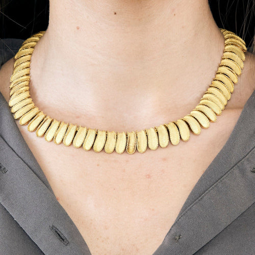 Collier Collier de passementerie en or jaune guilloché et ciselé 58 Facettes SQU3311