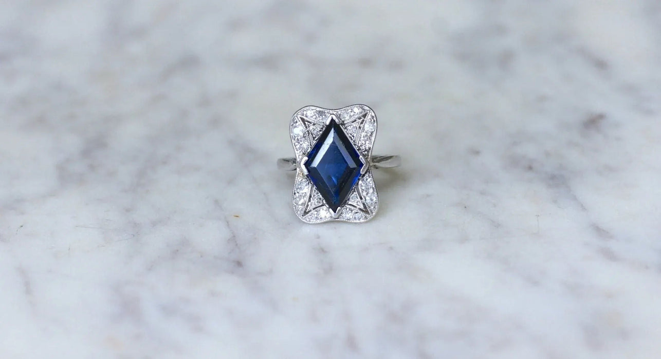 Ring Art Deco Diamant Synthetische saffier en diamanten