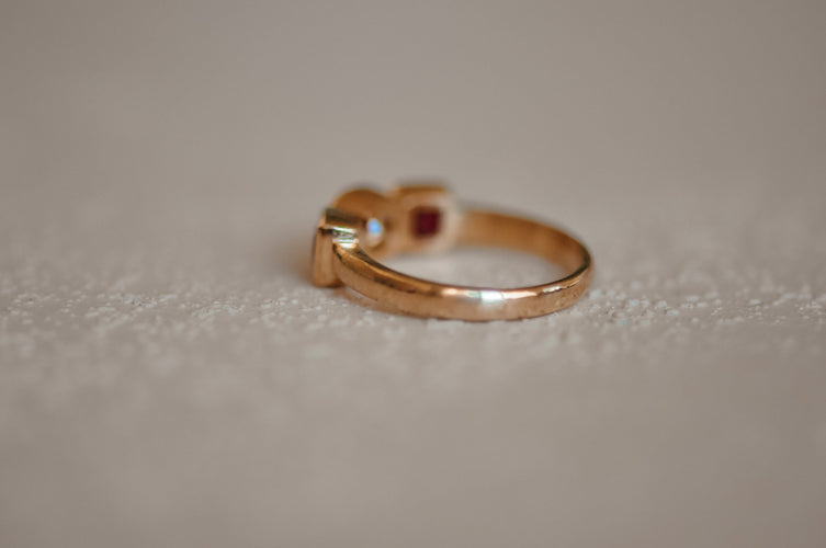 Bague 54 Antique yellow gold, ruby and diamond ring 58 Facettes