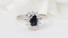 Bague 52.5 Bague marguerite en or blanc, Saphir ovale et diamants 58 Facettes 32933